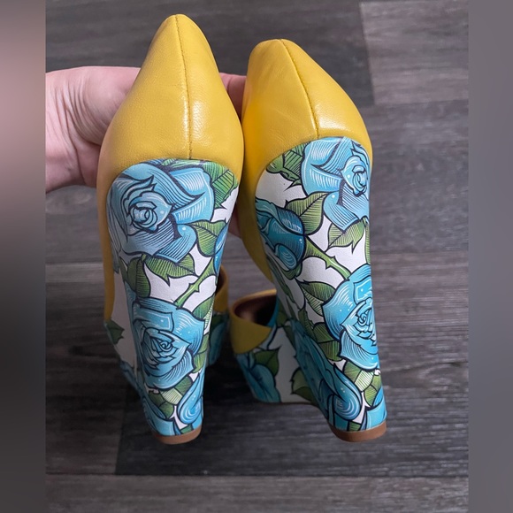 Taylor Says by Taylor Reeve Bonafide yellow genuine leather platform wedges. - Picture 10 of 13